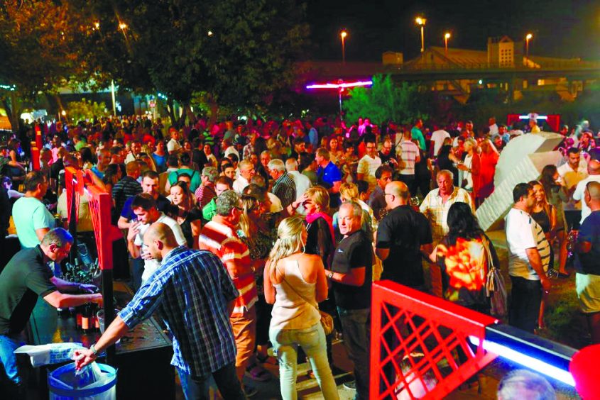 פסטיבל היין באשדוד. צילום: פבל טולצ'ינסקי ולירון מולדובן
