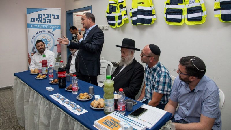 לסרי בטקס השקת הארגון באשדוד. צילום: דוברות אחוקים