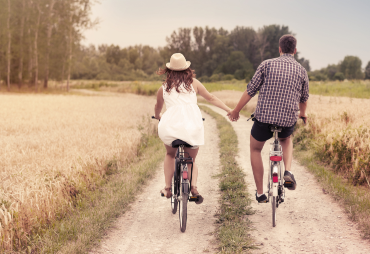 משאל זוגות צעירים (Shutterstock)