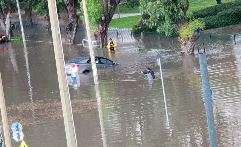 הצפה בשד יצחק הנשיא ליד רובע ג. צילום: תושב