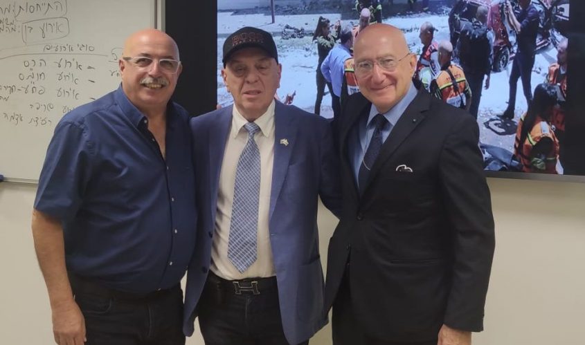 השגריר, סגן ראש העיר והקב"ט. צילום: עיריית אשדוד