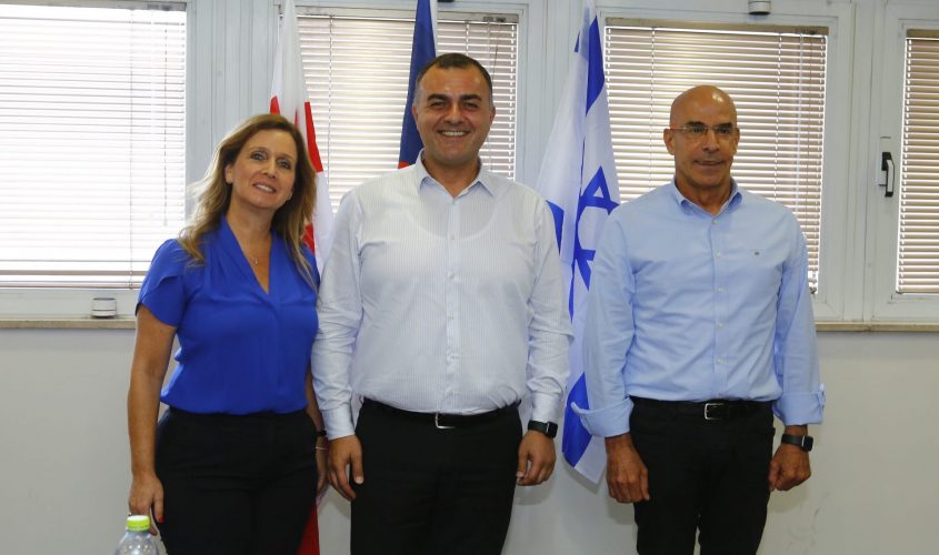 שיקו ז'אנה, השגריר הגיאורגי ואורנה הוזמן-בכור. צילום: פבל