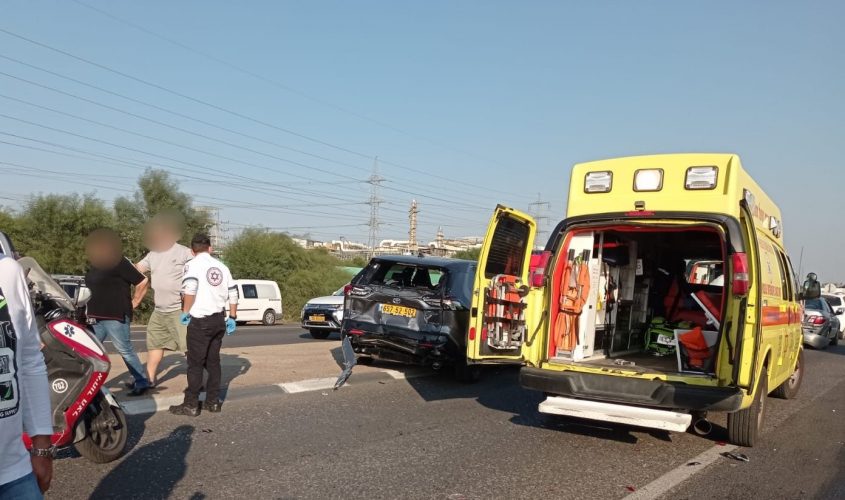 זירת התאונה בדרך ניר גלים באשדוד. צילום: דוברות איחוד הצלה