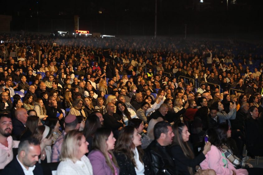הקהל במופע באמפי. צילום: דויד אסייג
