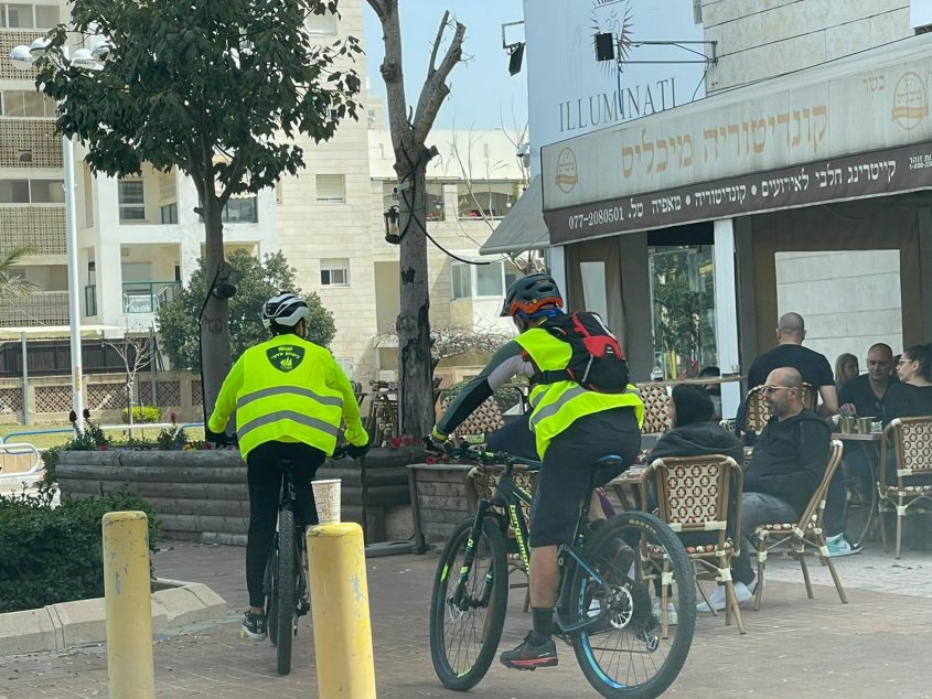 רוכבי האופניים מסיירים בעיר. צילום: עיריית אשדוד