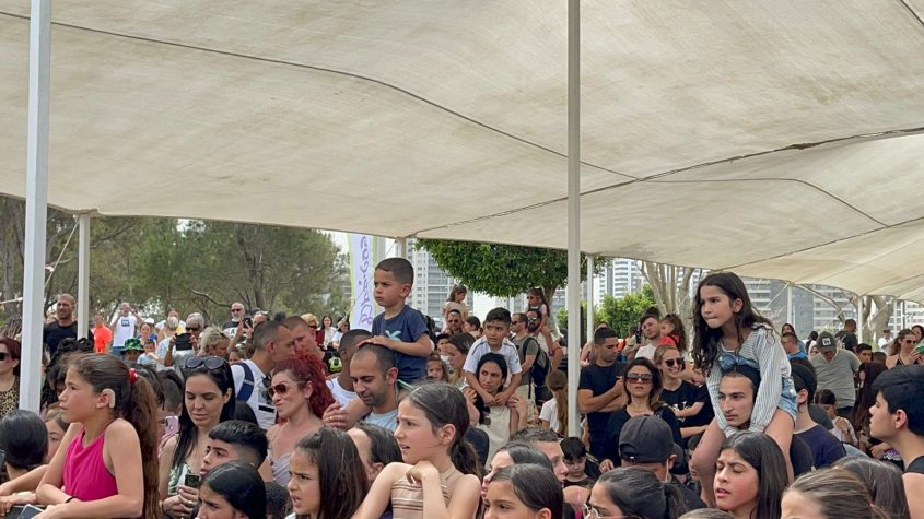 הקהל בפארק אשדוד ים. צילום: שמואל דוד