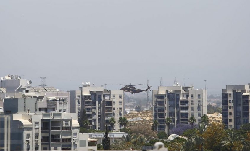 המסוק נוחת באסותא. צילום: פבל