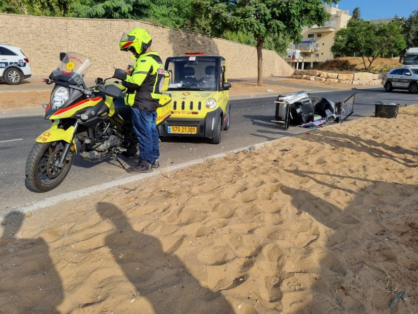זירת התאונה ברחוב משה סנה. צילום: תיעוד מבצעי מד"א