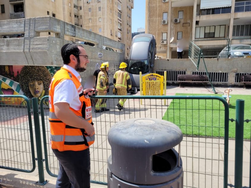 זירת התאונה ברחוב החובלים. צילום: דוברות איחוד הצלה