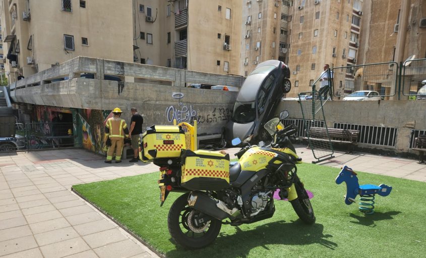 זירת התאונה ברחוב החובלים. צילום: תיעוד מבצעי מד"א