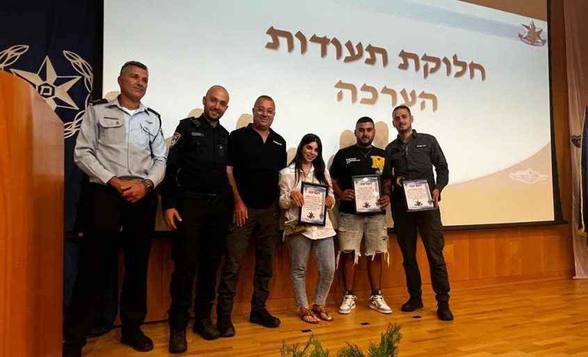 קבלת תעודות הערכה. צילום: השיטור העירוני
