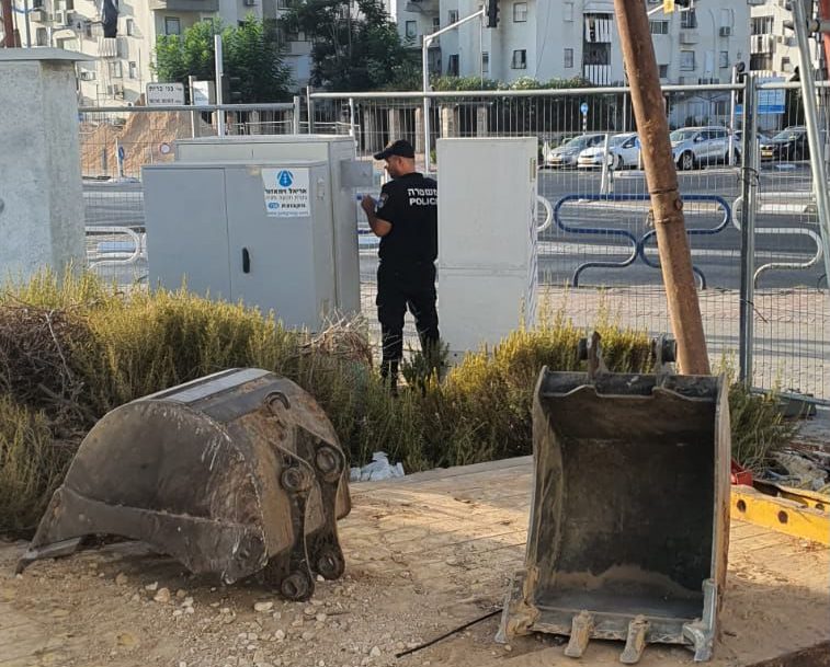 שוטר מווסת את התנועה