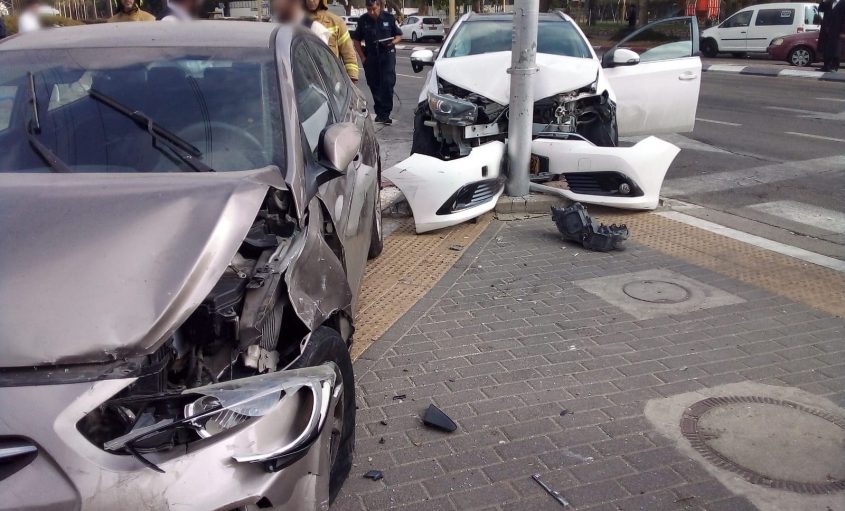 זירת התאונה בשד' הרב לוין. צילום: דוברות איחוד הצלה