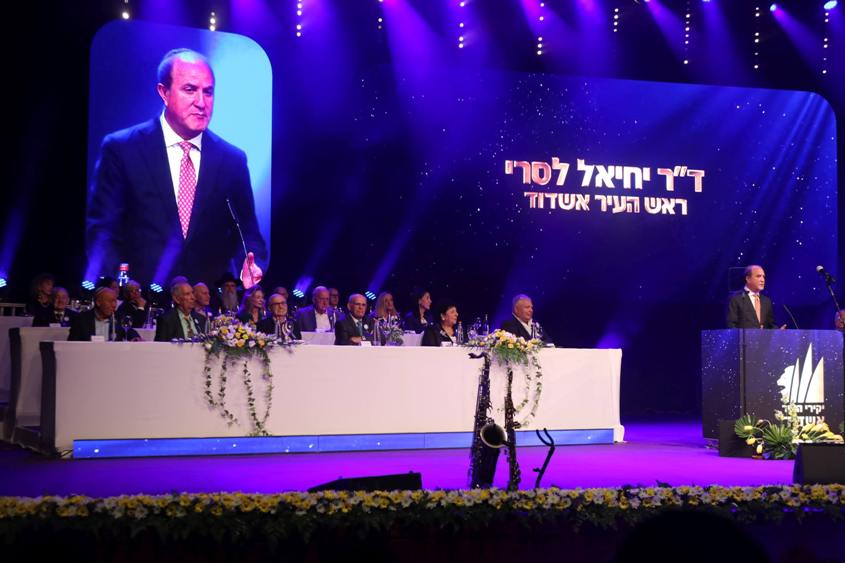 ראש העירייה, ד"ר יחיאל לסרי, נואם. צילום: שחר מרוז