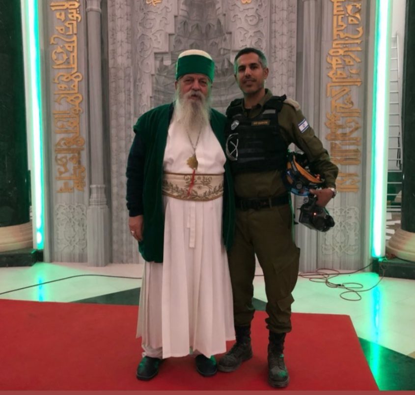 ניב אוחיון עם הבאבא מונדי- מנהיגה העולמי של זרם הבקטשיה האיסלמי, באלבניה