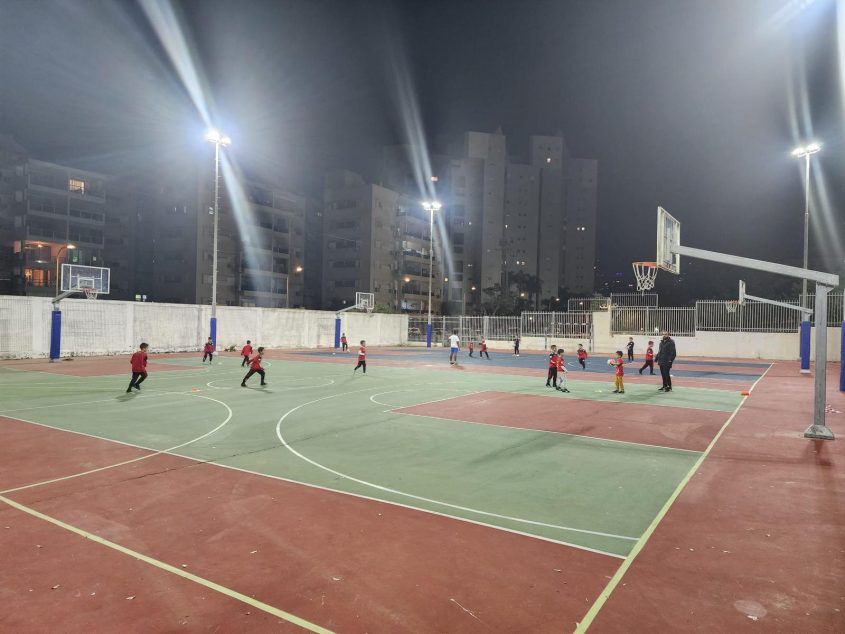 מגרשי הספורט באשדוד עם תאורה חדשה. צילום: עיריית אשדוד
