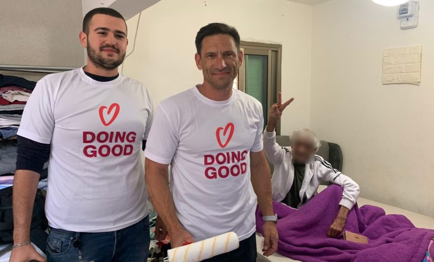 שוטרי ימ"ר לכיש ביום המעשים הטובים. צילום: דוברות המשטרה