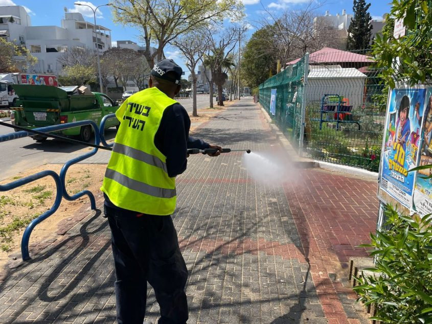 נערכים לפסח באשדוד. צילום: עיריית אשדוד