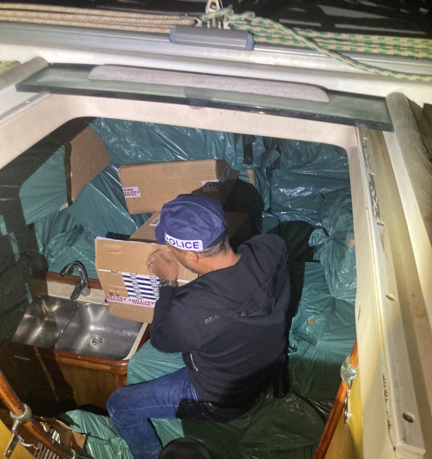 ארגזי הסיגריות שתפסו השוטרים. צילום: דוברות המשטרה
