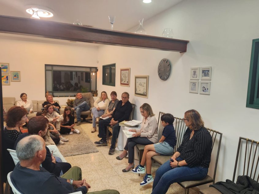 מפגש הנצחה בביצרון. צילום: תמר קרן