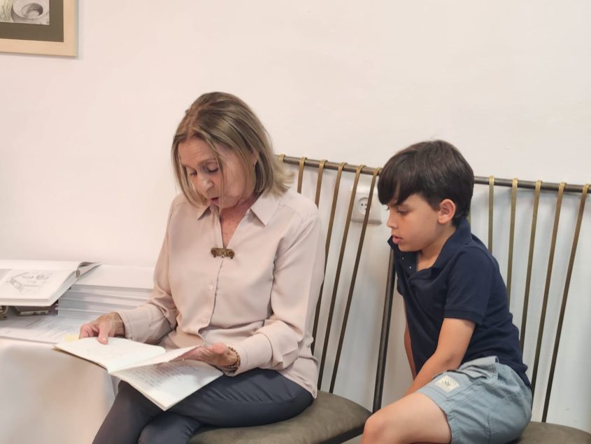אמה של עדי ז"ל ונכדה גילי. צילום: תמר קרן