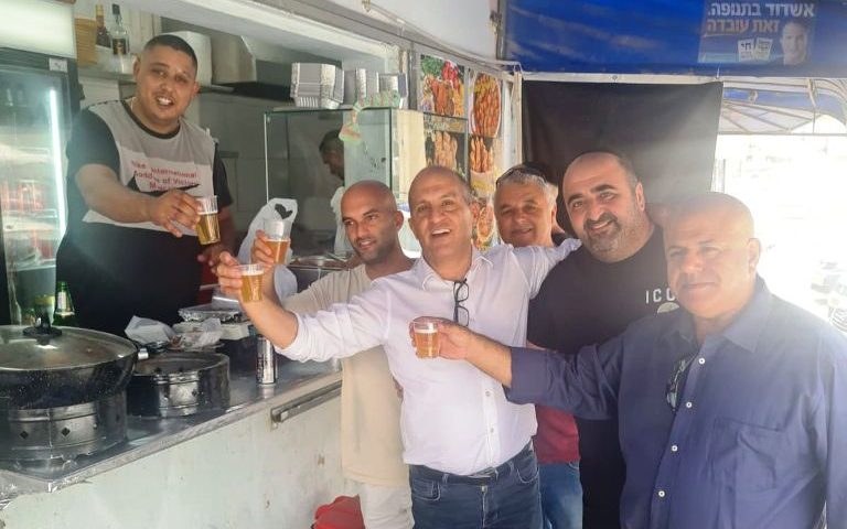 ברק סרי בסיור במרכז ב'. צילום: מטה ברק סרי