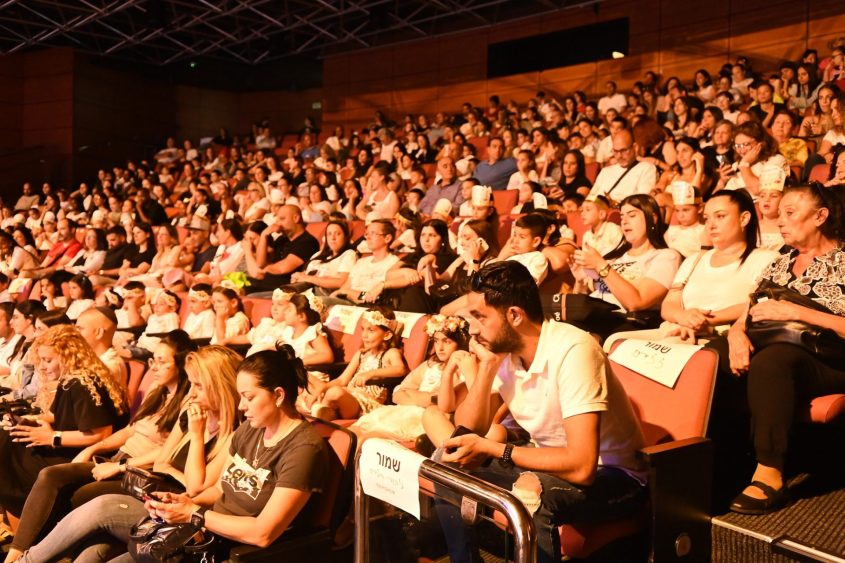 טקס סיום פרויקט 'הפרח בגני'. צילום: דוברות עיריית אשדוד