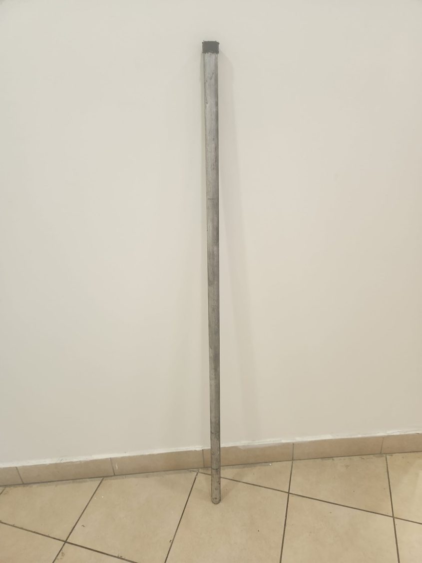 מוט הברזל ששימש לתקיפה. צילום: דוברות המשטרה