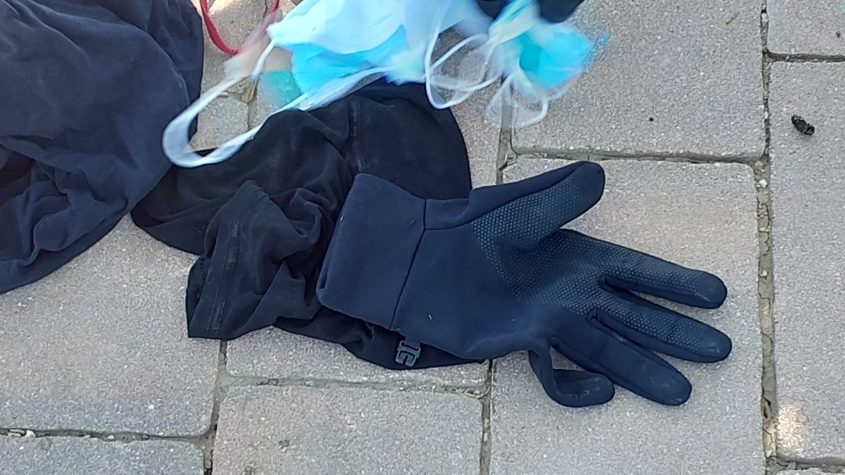 הכפפות שבהן השתמשו החשודים בניסיון החיסול של אלירן חובלאשוילי