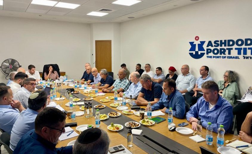הערכת מצב בנמל אשדוד עם השרה מירי רגב. צילום: יחצ