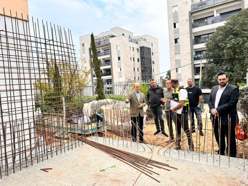 רה"ע לסרי מסייר במוסדות חינוך באשדוד