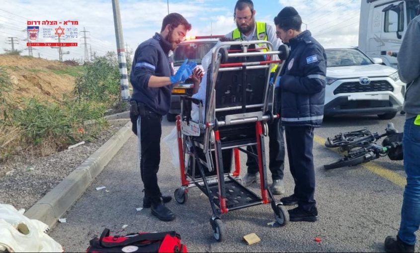 זירת התאונה בכביש 41. צילום: דוברות מד"א הצלה דרום