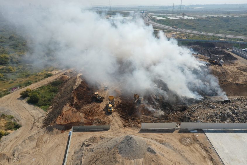 השריפה באתר טלאור כראדי. צילום: יניר בן אריה, מפקח ינשוף צוות דרום