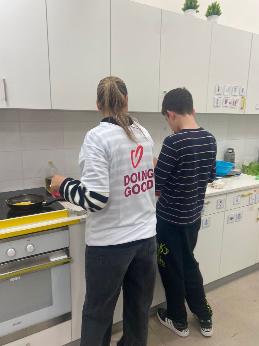 יום הוקרה לנשות המילואים שנערך ע"י תלמידי ביהס גוונים