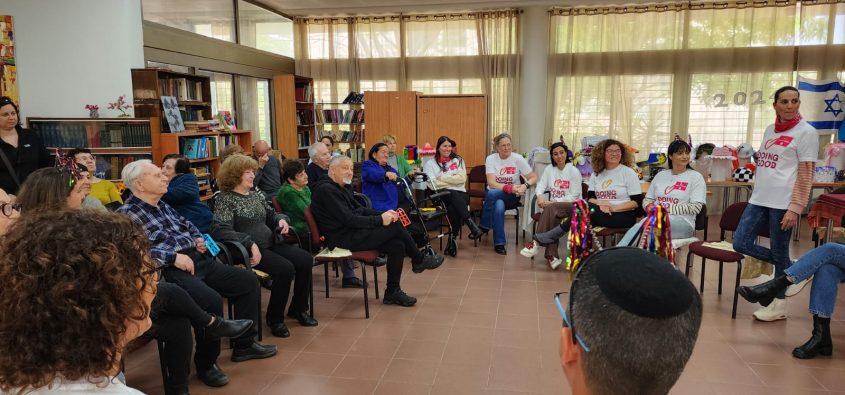 צוות מתי"א ביום המעשים הטובים. צילום: מתי"א אשדוד