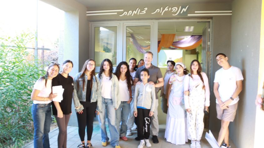 ביקורו של ארז נבון בביה"ס מקיף יא' ע"ש יצחק נבון. צילום: מקיף יא' אשדוד