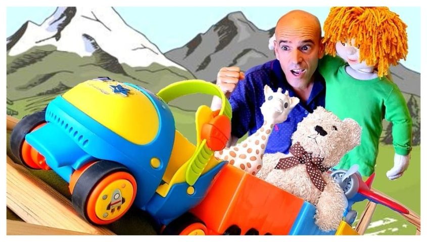 ההצגה "הקטר הקטן שיכול" אסף אלברשטיין בספריה העירונית. צילום: יחצ