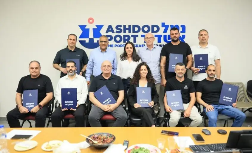 העובדים שזכו. צילום: רונן נג'אתי