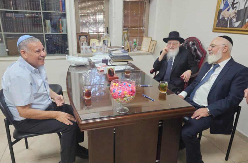 ח"כ שלום דנינו, הגיע לקבל את ברכת הרב