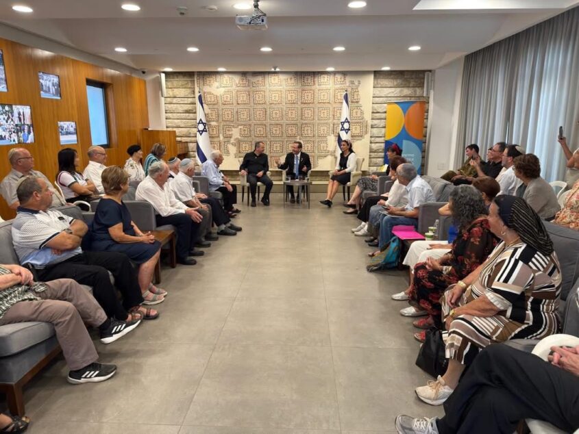 מפגש שורדי שואה עם נשיא המדינה. צילום: מועצה אזורית חבל יבנה