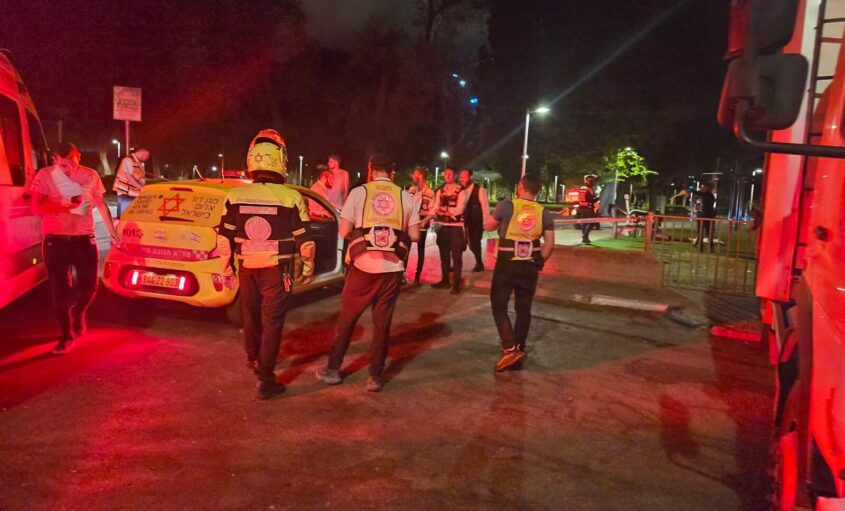 זירת האירוע ברחוב יוספטל. צילום: מד"א הצלה דרום