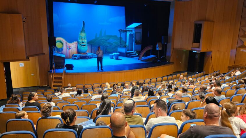 חגיגה מסורתית לעולים לא'. צילום: דוברות נמל אשדוד