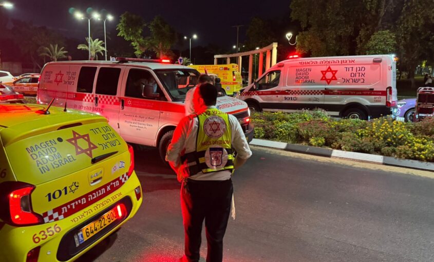 זירת התאונה בשדרות ויצמן. צילום: מד"א הצלה דרום
