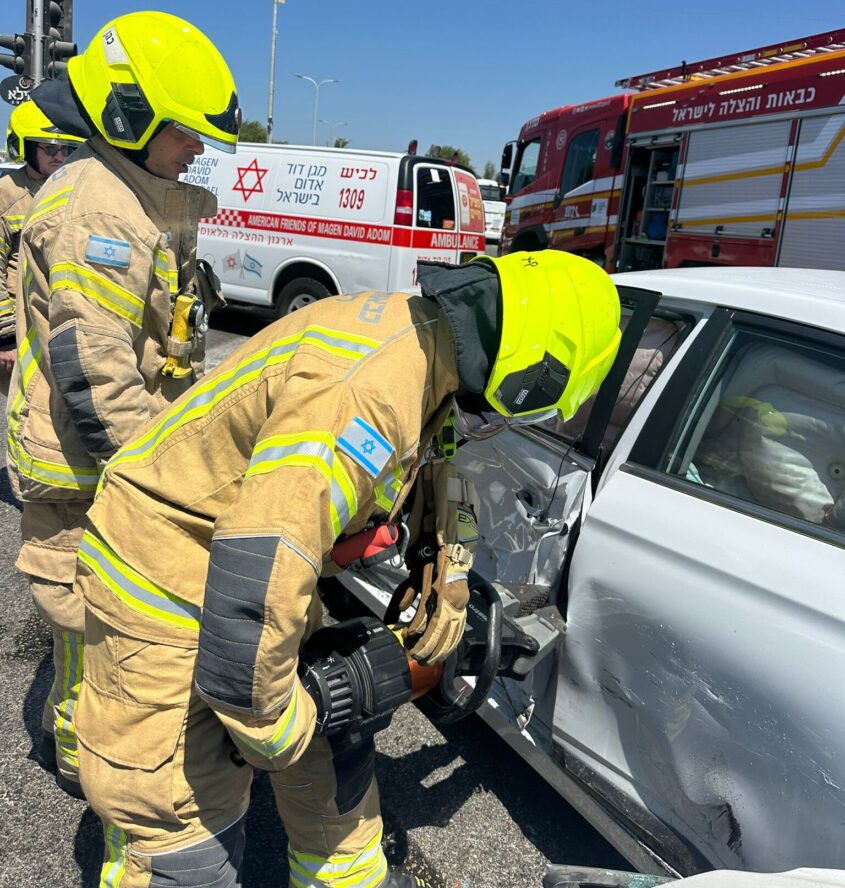 זירת התאונה בשד' בני ברית פינת משה סנה. צילום: תיעוד מבצעי כב"ה