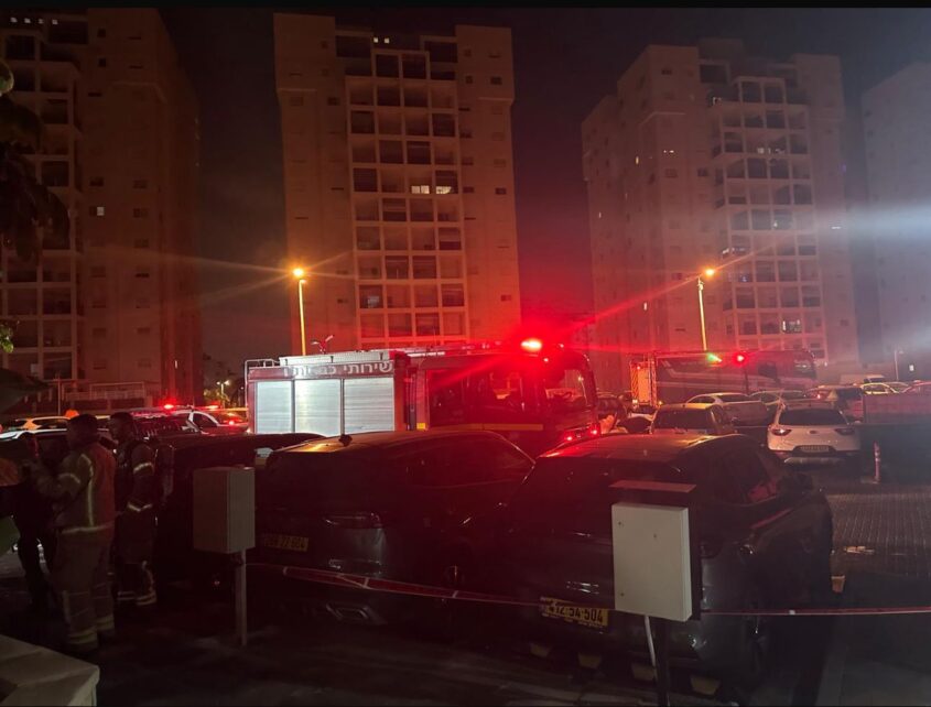 מחוץ לבניין ברחוב העצמאות. צילום: תיעוד מבצעי כב"ה