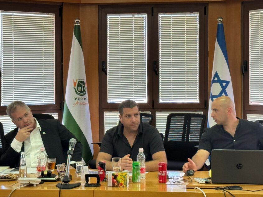 שר החינוך בביקור במועצה אזורית באר טוביה