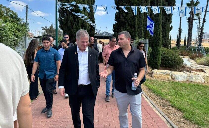 שר החינוך יואב קיש וראש המועצה בן כהן