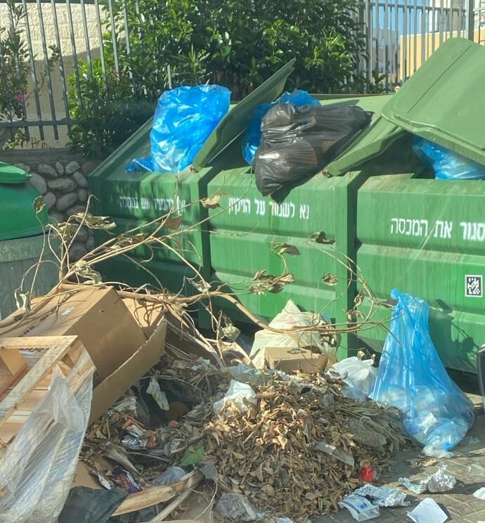 ערמות אשפה מצטברות כעת באשדוד