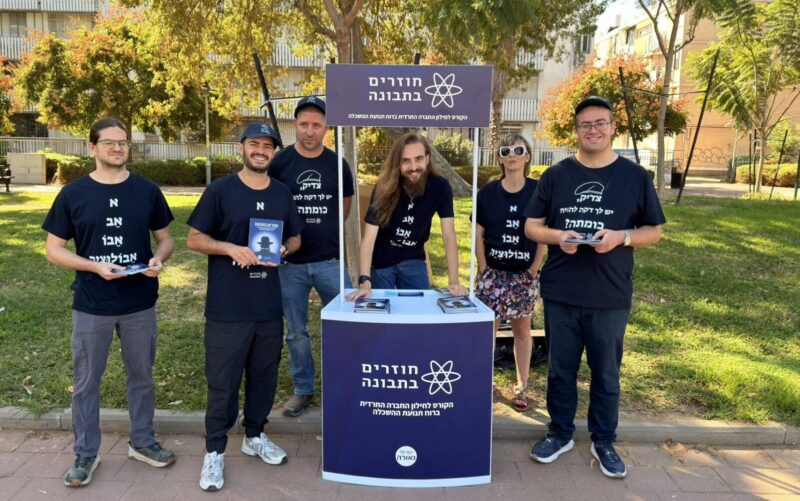 נרקיס והפעילים באשדוד. מתוך דף הפייסבוק של נרקיס