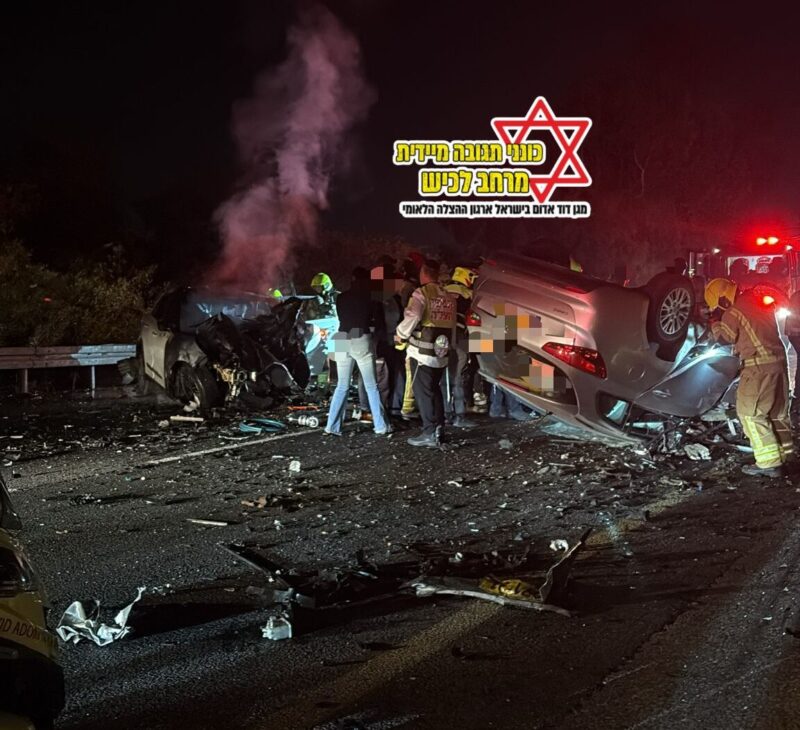 זירת התאונה ליד בני דרום. צילום: מד"א